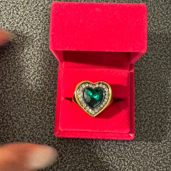 Kurt Geiger Heart-Shaped Emerald Green Gold Ring - Picture 1 of 5